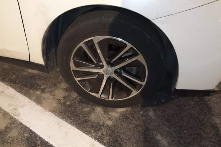 Used Venucia D60 2019 100 000 Honor 1.6L XL CVT Chenku Edition China VI Standard Right Front Wheel Hub