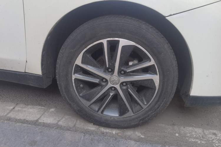 Used Venucia D60 2019 100 000-Yuan Glory 1.6L XE CVT Chenxiang Edition China VI Standard Right Front Wheel Hub
