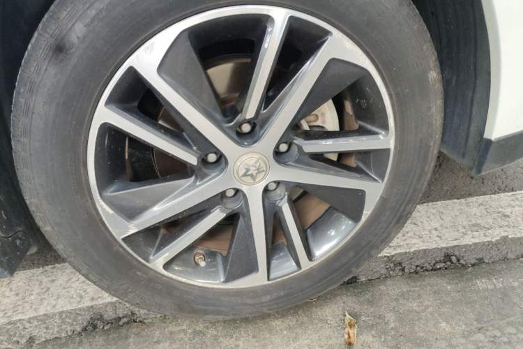 Used Venucia D60 2019 100 000 Honor 1.6L XL CVT Chenku Edition China VI Standard Right Front Wheel Hub