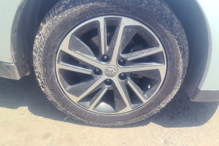 Used Venucia D60 2019 100 000 Honor 1.6L XL CVT Chenku Edition China VI Standard Right Front Wheel Hub
