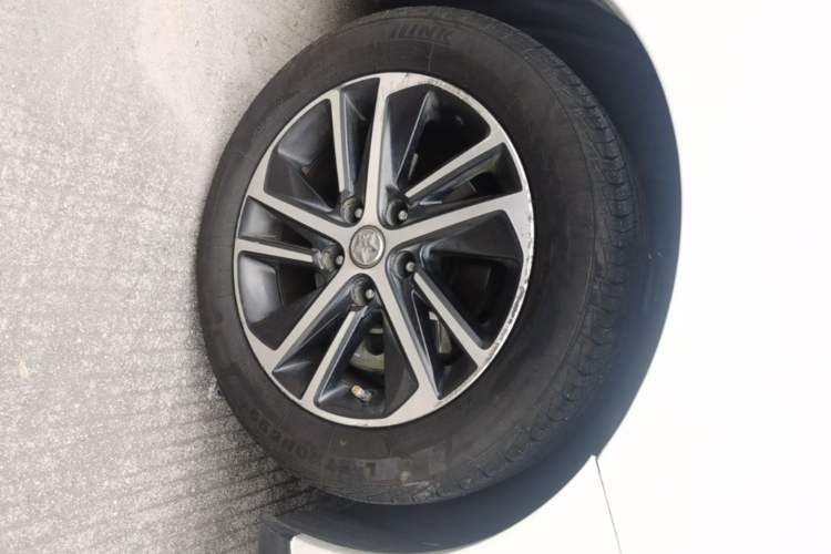 Used Venucia D60 2019 100 000 Honor 1.6L XL CVT Chenku Edition China VI Standard Right Front Wheel Hub