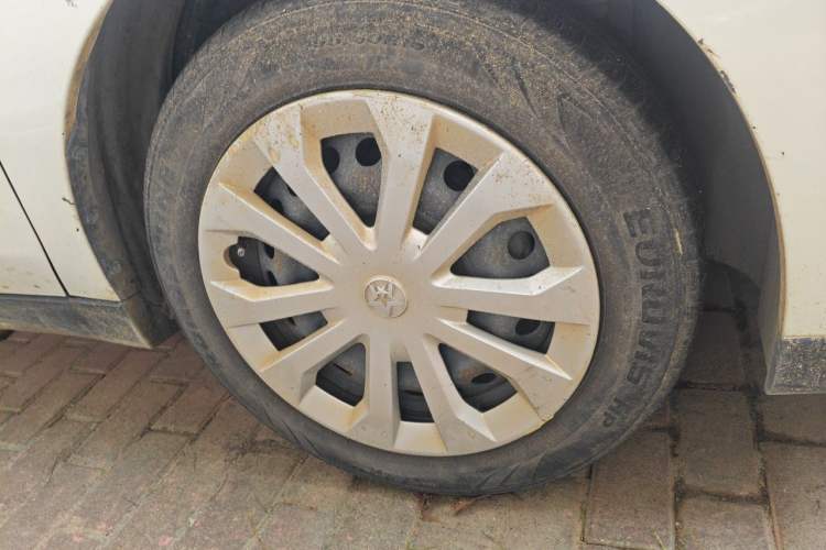 Used Venucia D60 2019 100 000-Yuan Glory 1.6L Entry Manual ChenShang Edition China V Standard Right Front Wheel Hub