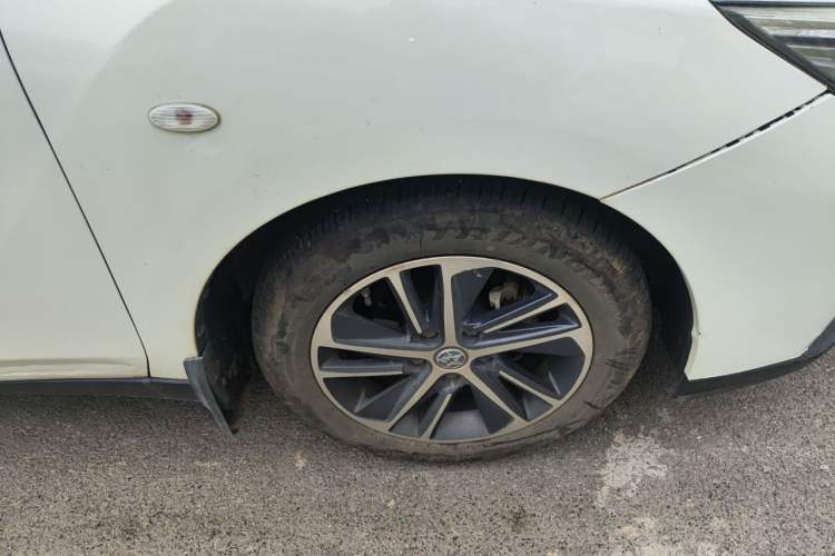 Used Venucia D60 2019 100 000 Glory 1.6L Entry Manual ChenShang Edition China VI Right Front Wheel Hub