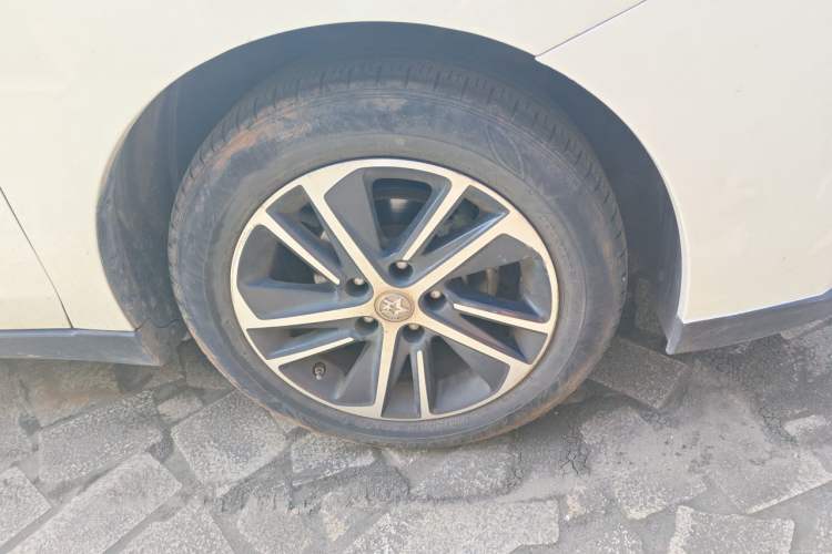 Used Venucia D60 2019 100 000 Glory 1.6L XL Manual Chenku Edition China VI Right Front Wheel Hub