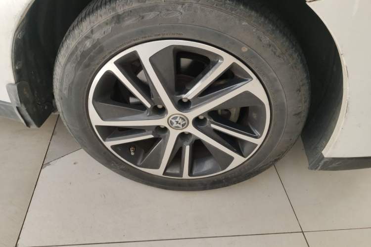 Used Venucia D60 2019 1.6L XL CVT Smart Connect Elite Edition Right Front Wheel Hub
