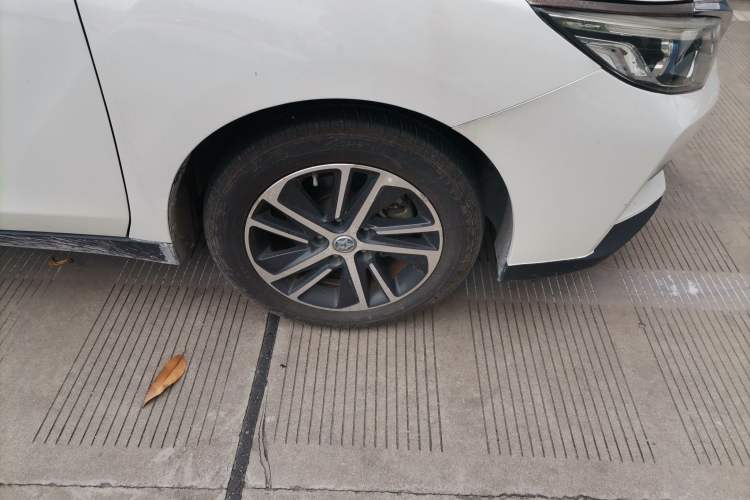 Used Venucia D60 2019 1.6L XL CVT Smart Connect Elite Edition Right Front Wheel Hub