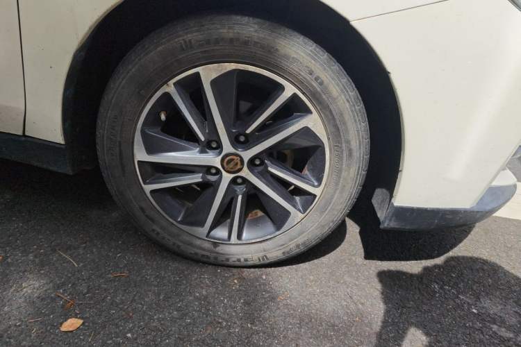 Used Venucia D60 2019 1.6L XL Manual SmartConnect Elite Edition Right Front Wheel Hub