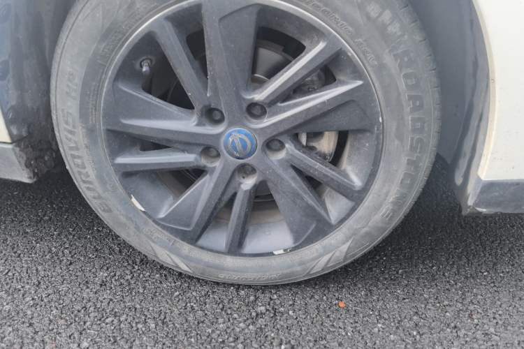 Used Venucia D60 2019 100 000 Honor 1.6L XL CVT Chenku Edition China VI Standard Right Front Wheel Hub