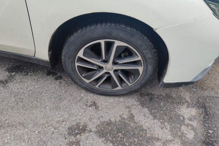 Used Venucia D60 2019 100 000-Yuan Glory 1.6L XE CVT Chenxiang Edition China V Emission Standard Right Front Wheel Hub