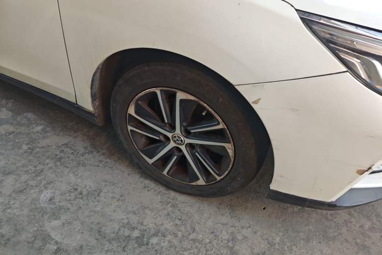 Used Venucia D60 2019 1.6L XL CVT Smart Connect Elite Edition Right Front Wheel Hub