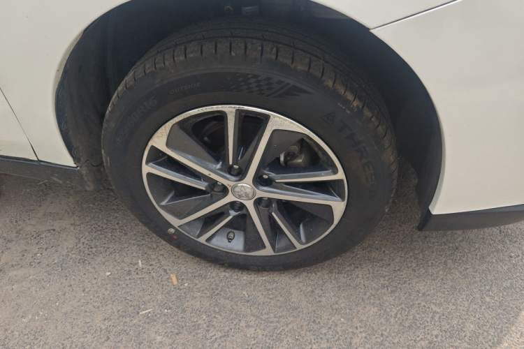 Used Venucia D60 2019 100 000 Glory 1.6L XL Manual Chenku Edition China VI Right Front Wheel Hub