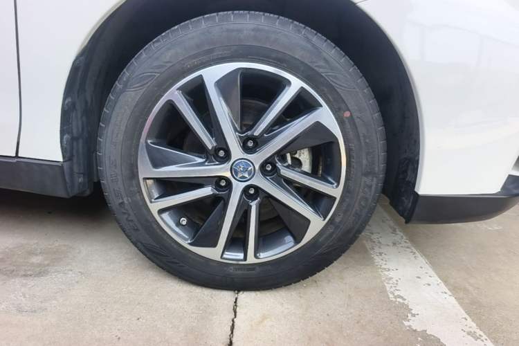 Used Venucia D60 2019 1.6L XL CVT Smart Connect Elite Edition Right Front Wheel Hub