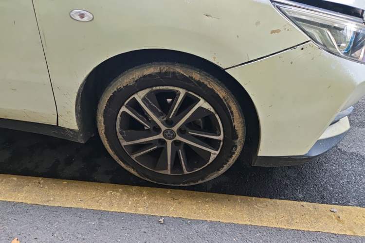 Used Venucia D60 2019 1.6L Entry Manual Fashion Edition Right Front Wheel Hub