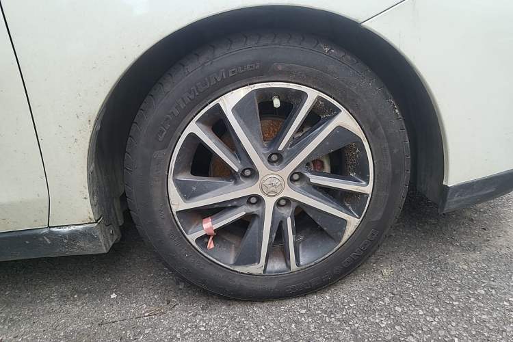 Used Venucia D60 2019 100 000 Glory 1.6L XL Manual Chenku Edition China VI Right Front Wheel Hub