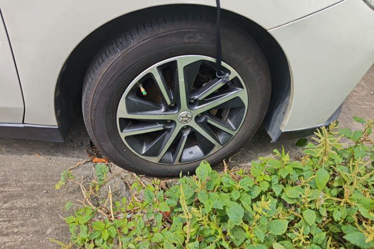 Used Venucia D60 2019 100 000-Yuan Glory 1.6L XE Manual – Chenxiang Edition China VI Right Front Wheel Hub