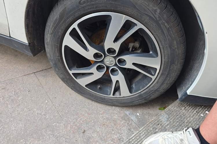 Used Venucia D60 2019 100 000 Glory 1.6L Entry Manual ChenShang Edition China VI Right Front Wheel Hub