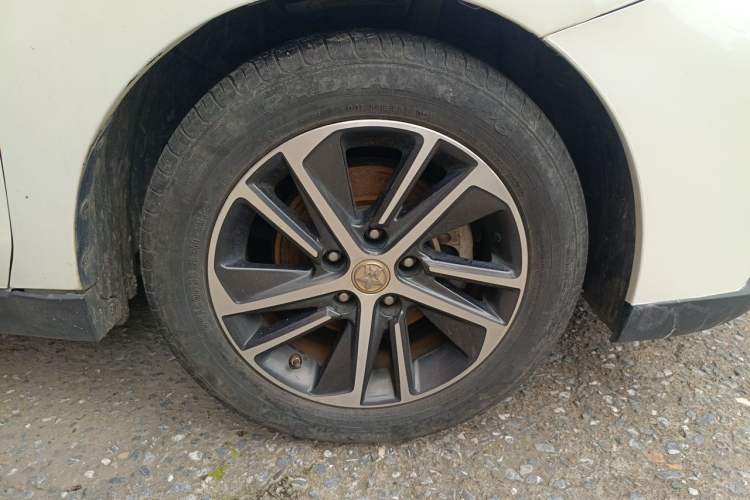 Used Venucia D60 2019 100 000 Honor 1.6L XL CVT Chenku Edition China VI Standard Right Front Wheel Hub