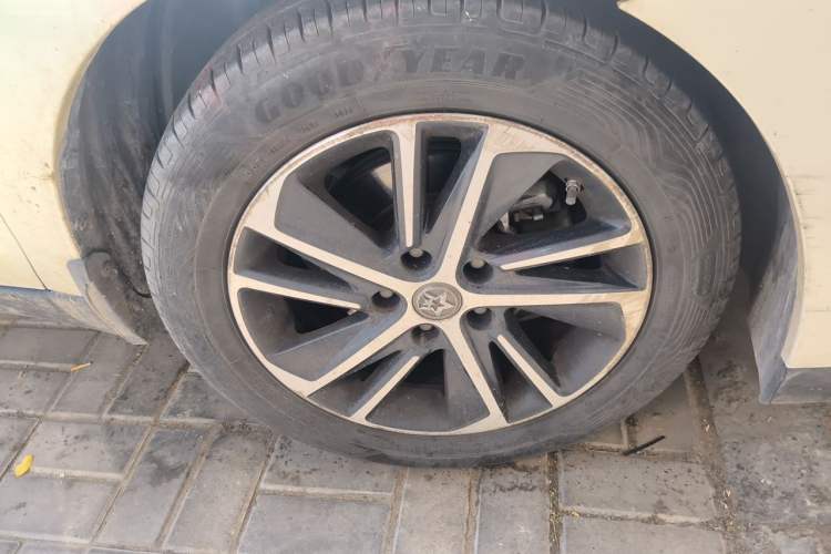 Used Venucia D60 2019 100 000 Honor 1.6L XL CVT Chenku Edition China VI Standard Right Front Wheel Hub