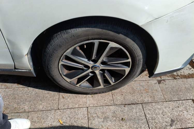 Used Venucia D60 2019 1.6L XL CVT Smart Connect Elite Edition Right Front Wheel Hub
