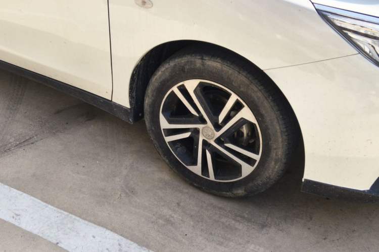 Used Venucia D60 2019 1.6L Entry Manual Fashion Edition Right Front Wheel Hub