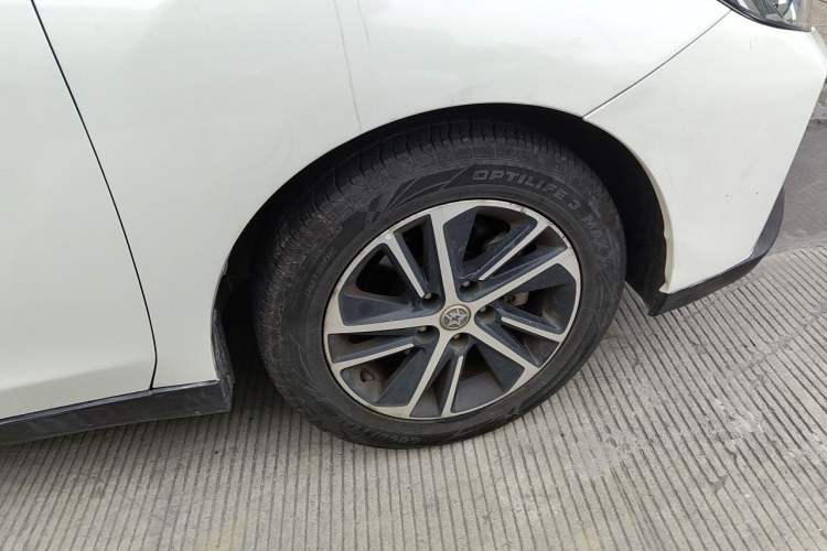 Used Venucia D60 2019 1.6L XL CVT Smart Connect Elite Edition Right Front Wheel Hub