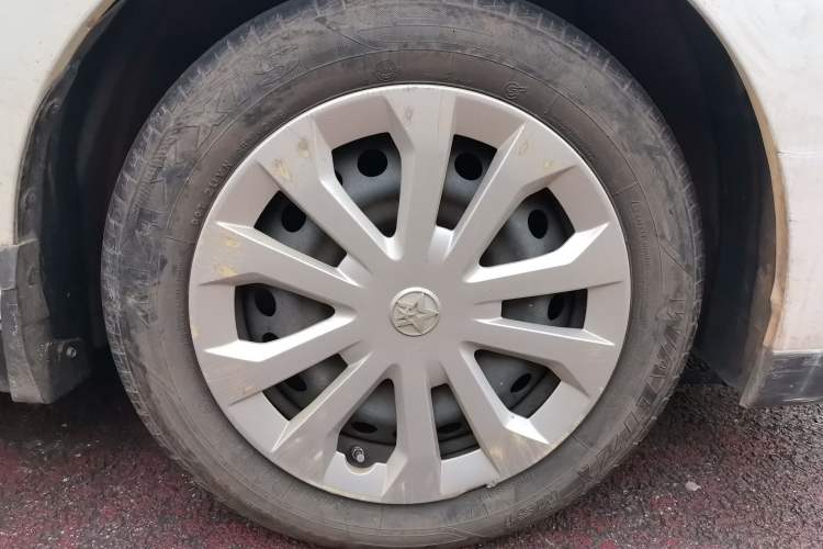 Used Venucia D60 2019 100 000 Glory 1.6L Entry Manual ChenShang Edition China VI Right Front Wheel Hub