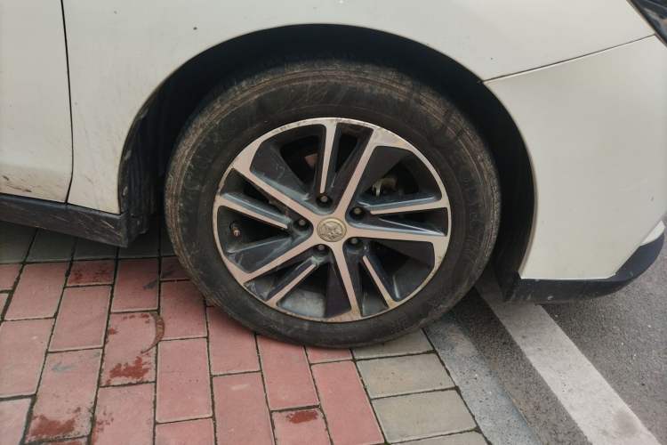 Used Venucia D60 2019 100 000-Yuan Glory 1.6L XE CVT Chenxiang Edition China VI Standard Right Front Wheel Hub