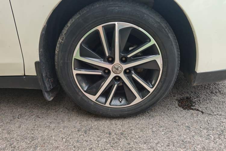Used Venucia D60 2019 100 000 Glory 1.6L XL Manual Chenku Edition China VI Right Front Wheel Hub