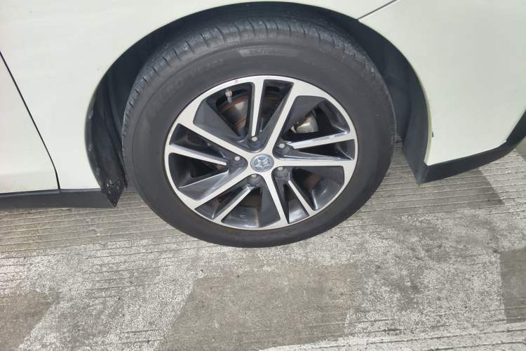 Used Venucia D60 2019 1.6L XL Manual SmartConnect Elite Edition Right Front Wheel Hub