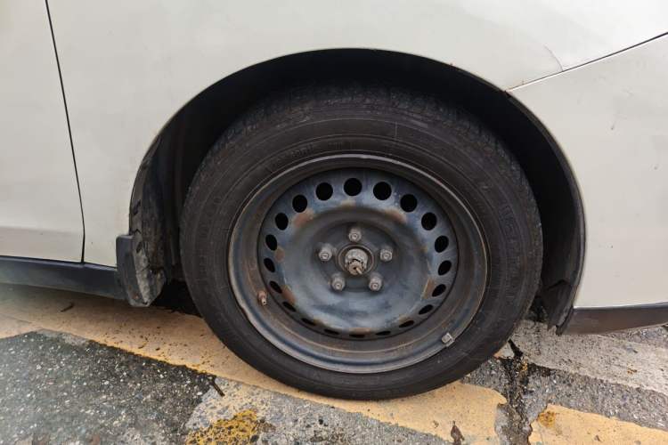 Used Venucia D60 2019 100 000-Yuan Glory 1.6L Entry Manual ChenShang Edition China V Standard Right Front Wheel Hub