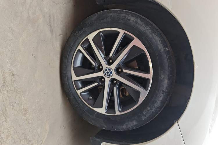Used Venucia D60 2019 1.6L XL CVT Smart Connect Elite Edition Right Front Wheel Hub