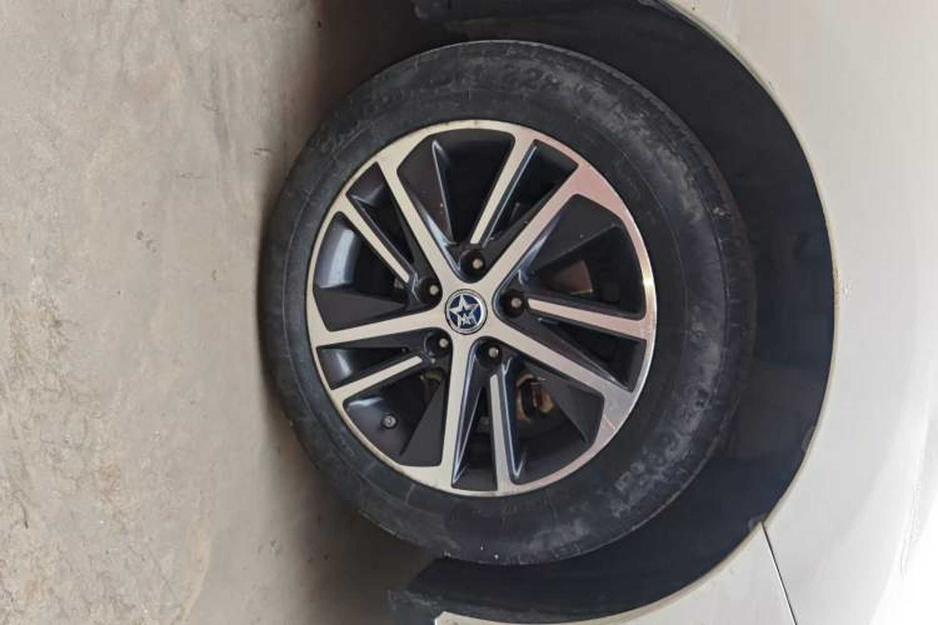 Used Venucia D60 2019 1.6L XL CVT Smart Connect Elite Edition Right Front Wheel Hub