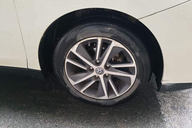 Used Venucia D60 2019 1.6L XL Manual SmartConnect Elite Edition Right Front Wheel Hub