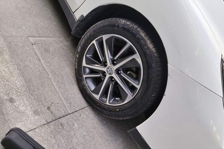 Used Venucia D60 2019 1.6L XL CVT SmartConnect Elite Edition (ISS) Right Front Wheel Hub