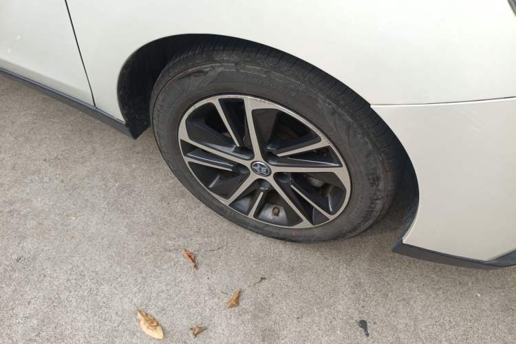 Used Venucia D60 2019 1.6L XL CVT Smart Connect Elite Edition Right Front Wheel Hub