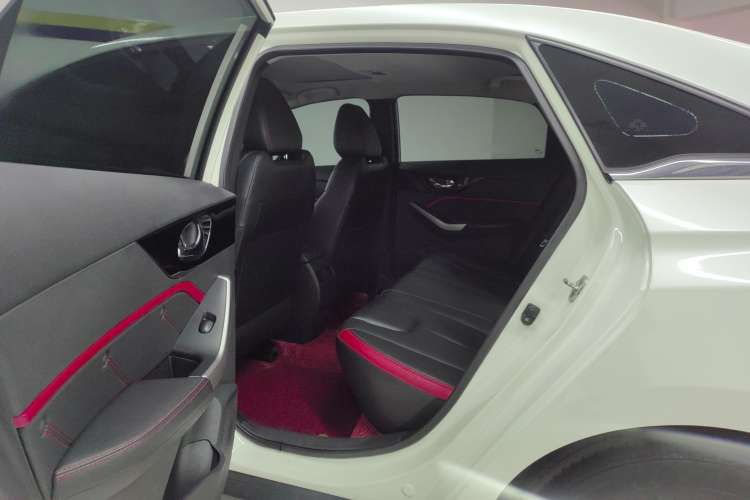 Used Venucia D60 2019 100 000 Honor 1.6L XL CVT Chenku Edition China VI Standard Right Rear Seat