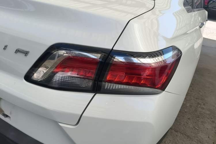 Used Venucia D60 2019 100 000 Glory 1.6L Entry Manual ChenShang Edition China VI Right Rear Taillight