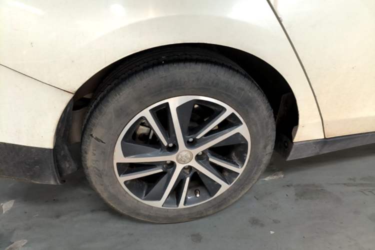 Used Venucia D60 2019 100 000 Glory 1.6L XL Manual Chenku Edition China VI Right Rear Wheel Hub
