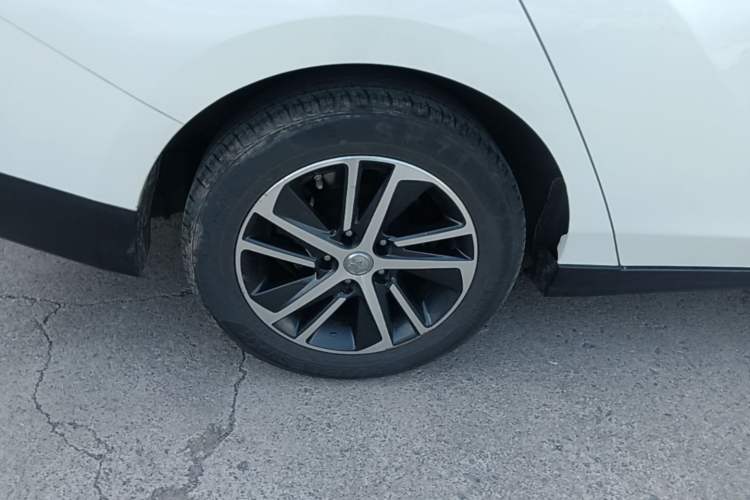Used Venucia D60 2019 100 000 Glory 1.6L XL Manual Chenku Edition China VI Right Rear Wheel Hub