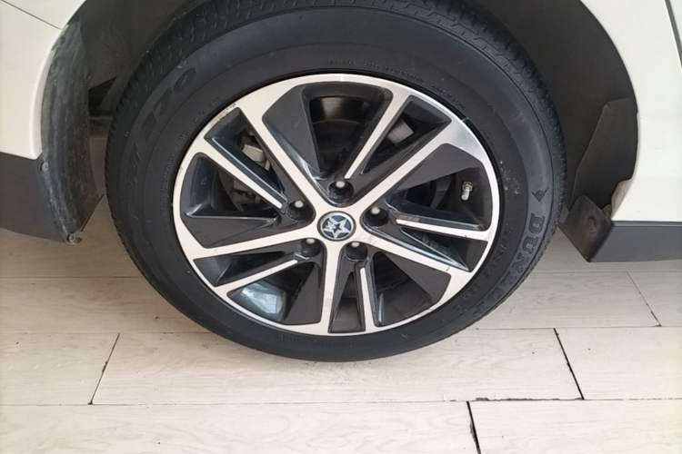 Used Venucia D60 2019 1.6L XL Manual SmartConnect Elite Edition Right Rear Wheel Hub