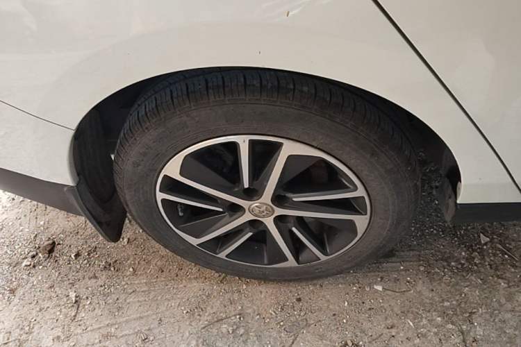 Used Venucia D60 2019 100 000 Honor 1.6L XL CVT Chenku Edition China VI Standard Right Rear Wheel Hub