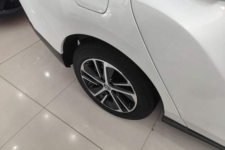 Used Venucia D60 2019 1.6L XL CVT Smart Connect Elite Edition Right Rear Wheel Hub