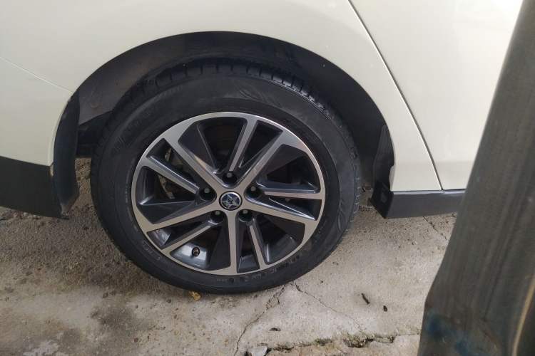 Used Venucia D60 2019 1.6L XL Manual SmartConnect Elite Edition Right Rear Wheel Hub