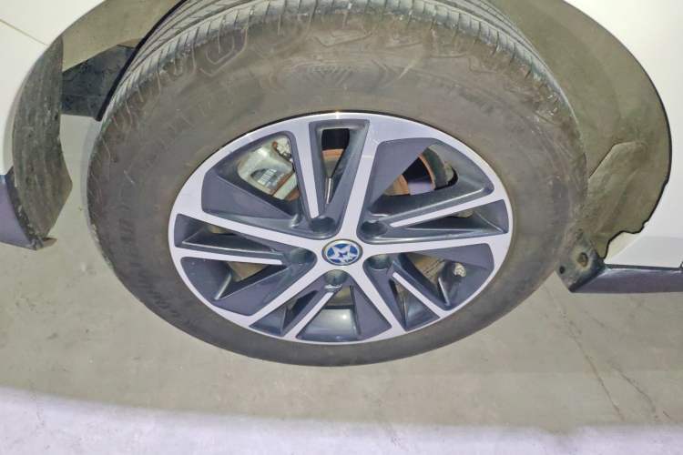 Used Venucia D60 2019 1.6L XL CVT Smart Connect Elite Edition Right Rear Wheel Hub