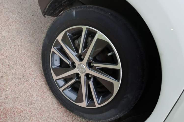 Used Venucia D60 2019 100 000 Honor 1.6L XL CVT Chenku Edition China VI Standard Right Rear Wheel Hub
