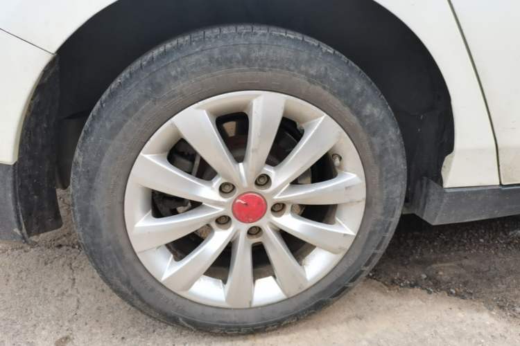 Used Venucia D60 2019 100 000 Glory 1.6L Entry Manual ChenShang Edition China VI Right Rear Wheel Hub