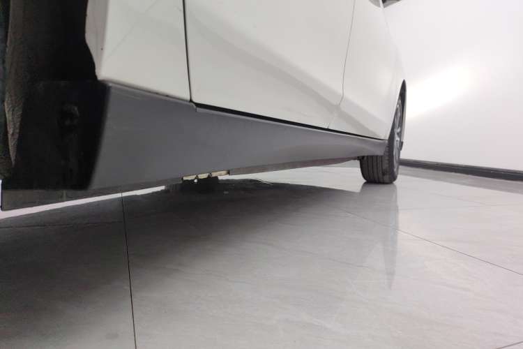 Used Venucia D60 2019 100 000 Honor 1.6L XL CVT Chenku Edition China VI Standard Right Side Sill