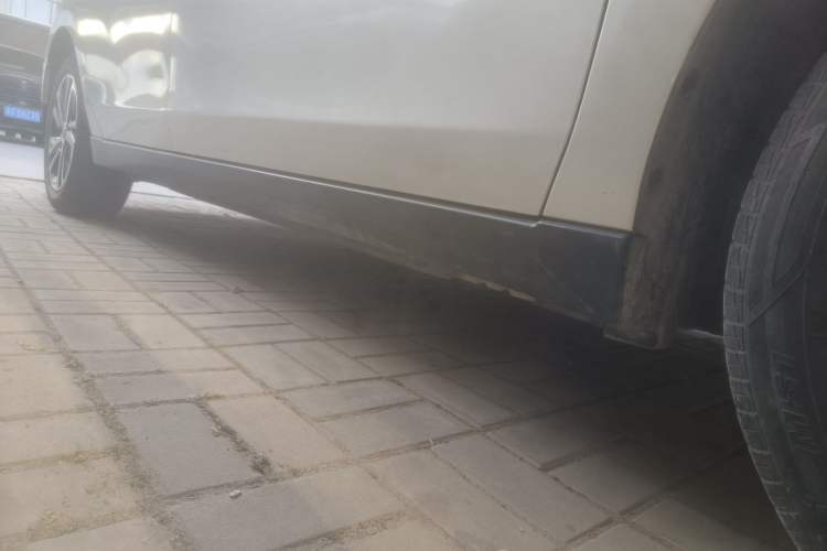 Used Venucia D60 2019 100 000 Honor 1.6L XL CVT Chenku Edition China VI Standard Right Side Sill