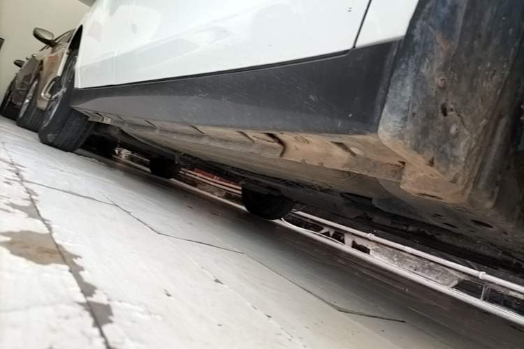 Used Venucia D60 2019 1.6L XL Manual SmartConnect Elite Edition Right Side Sill