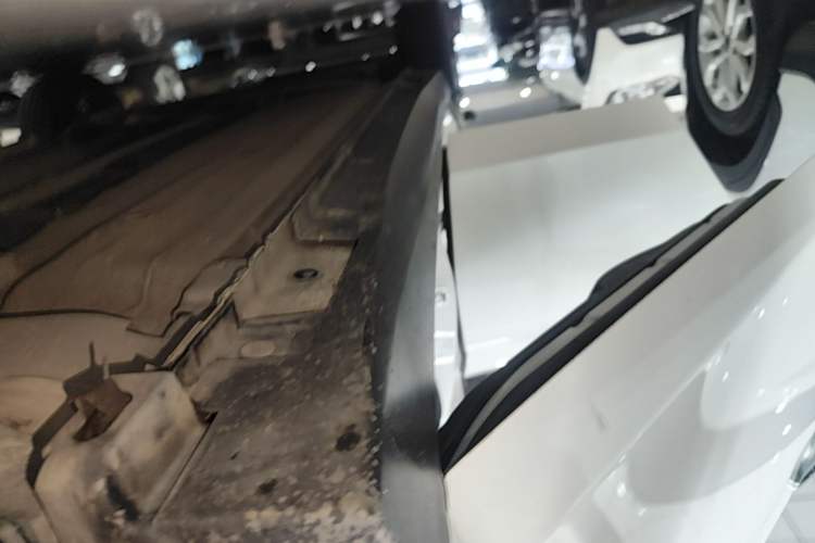 Used Venucia D60 2019 1.6L XL CVT Smart Connect Elite Edition Right Side Sill